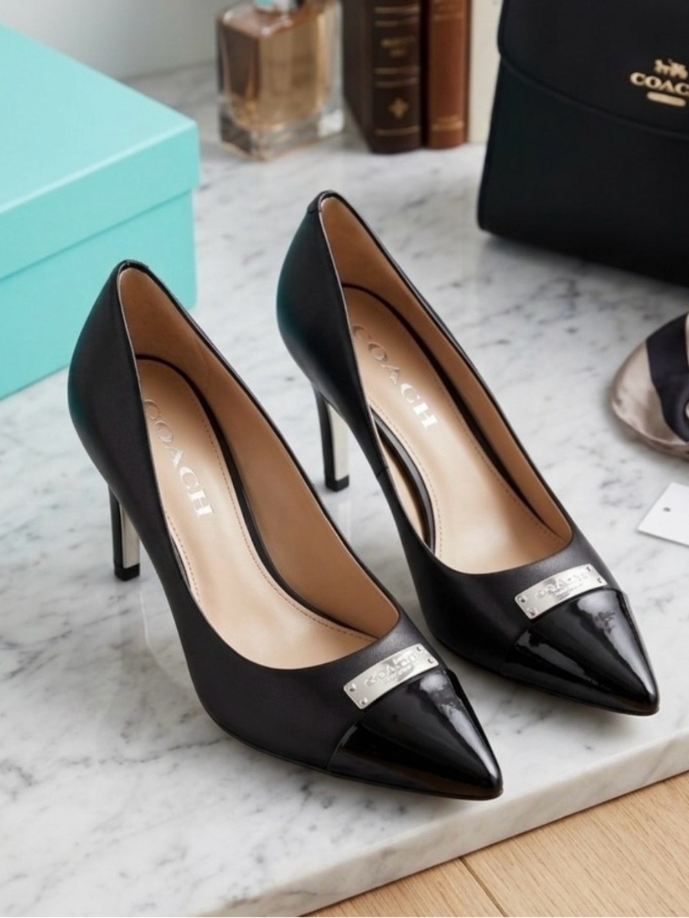 Coach logo black leather pointed toe pump with patent cap heels shoe size 8.5